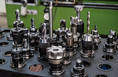 Werkzeuge mit geometrisch bestimmten Schneiden