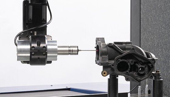 01.09.2023 | Neues zur Multisensorik - Stufenloses Dreh-Schwenk-Gelenk für optische Abstandssensoren und taktile Sensoren