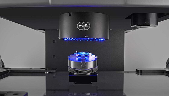 19.10.2022 | Neues zur Multisenorik - Schnelle Schichtdickenmessung mit chromatischem Sensor
