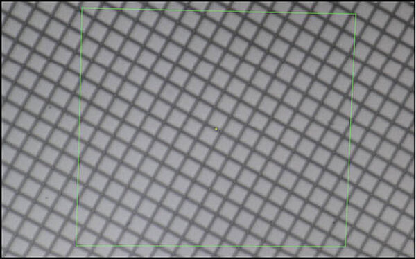 Combinazione di ottica e tattilità sensori per pezzi perfetti stampati a iniezione