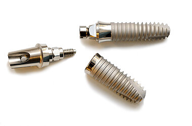 Implants dentaires