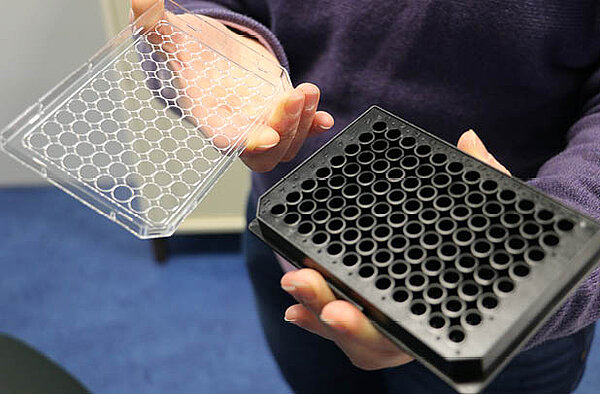 Combinazione di ottica e tattilità sensori per pezzi perfetti stampati a iniezione
